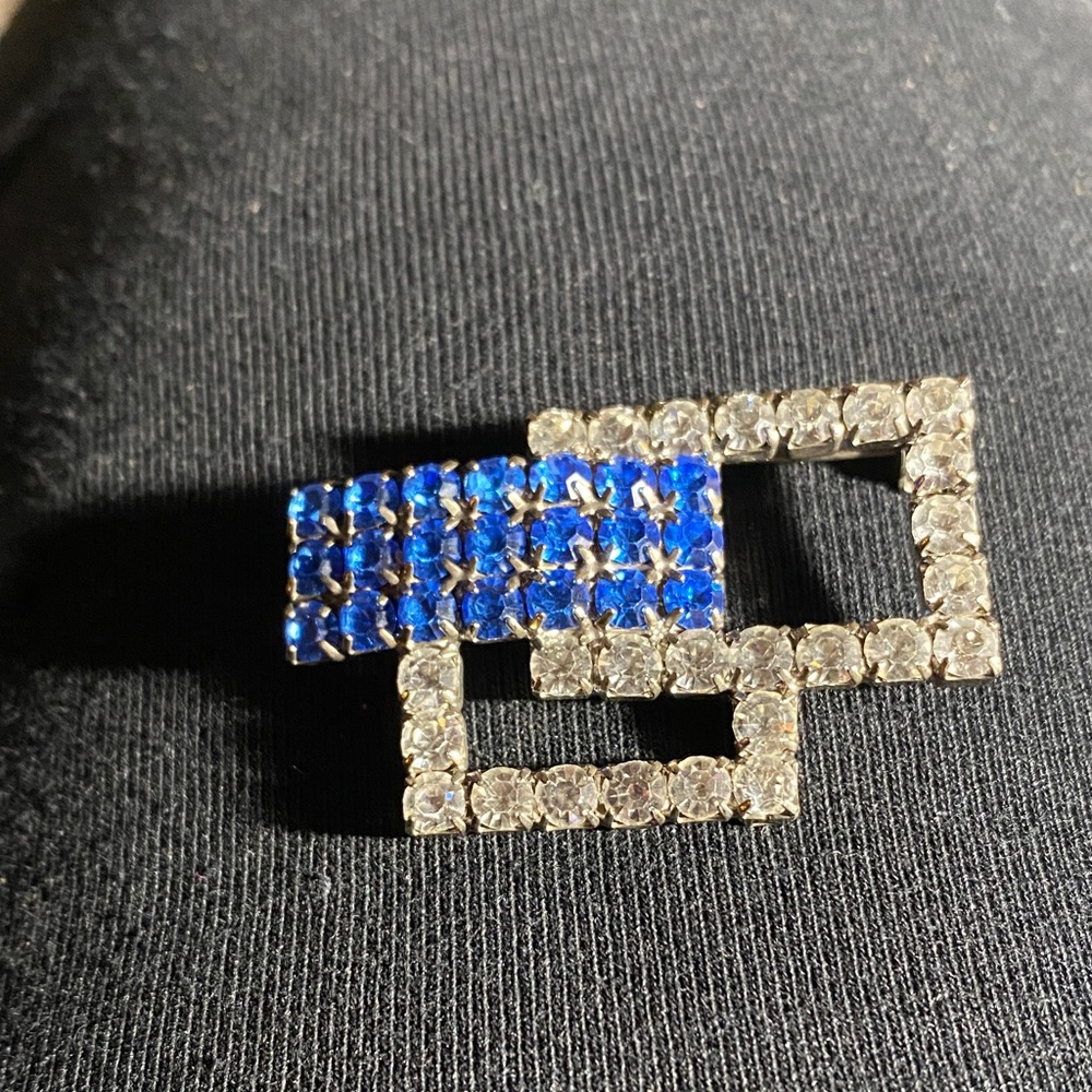 Vintage Elegant Blue and Silver Tone Crystal Brooch